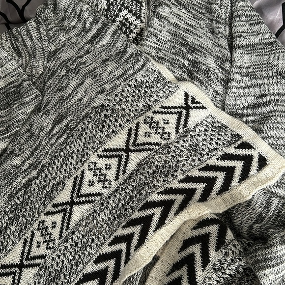 XL xhilaration black and white open front cardigan - Picture 3 of 5